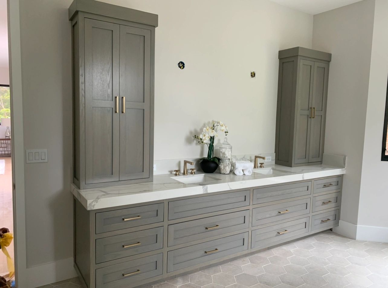 Bathrooms by NIC Cabinetry, Los Angeles